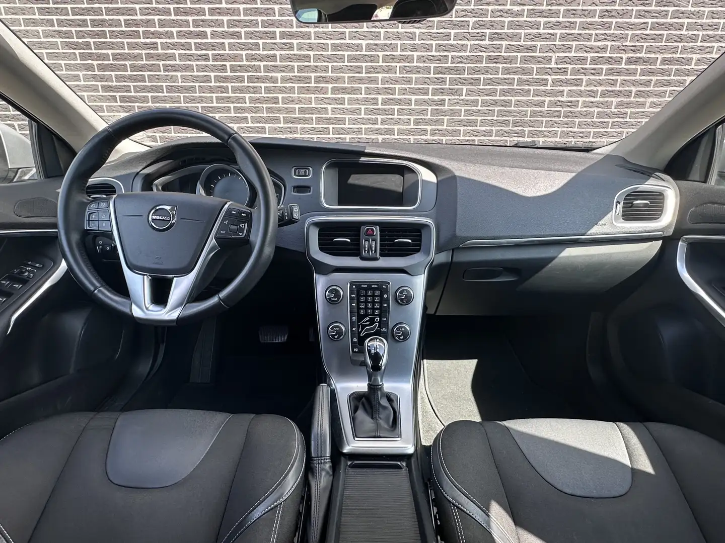Volvo V40 1.5 T2 Nordic+ | Navigatie | Stoelverwarming | Cli Grijs - 2