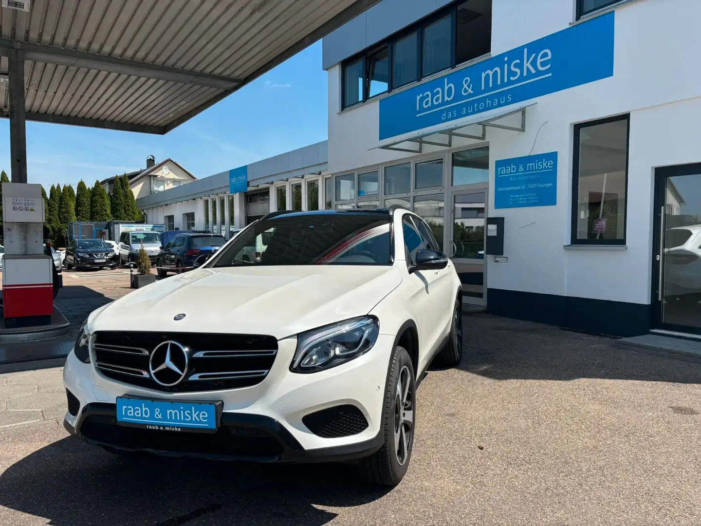 Mercedes-Benz GLC 250 d 4Matic *LED/AHK/Kamera/Pano/Leder* Wit - 1