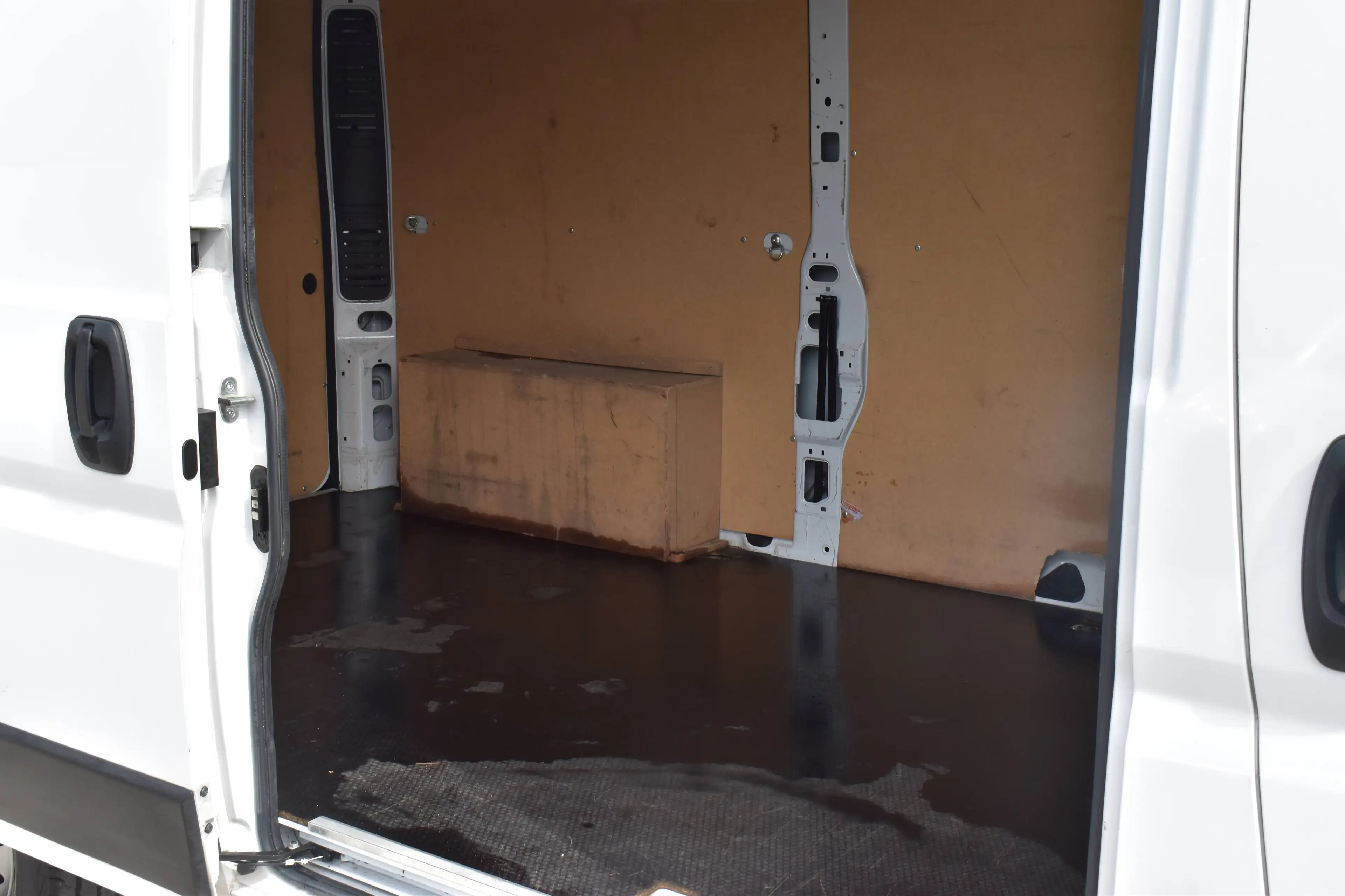 Citroen Jumper 2.2 BlueHDi 3300KG L2H2 S/S TVA * 2024 * 3 Places/Navi — photo 15