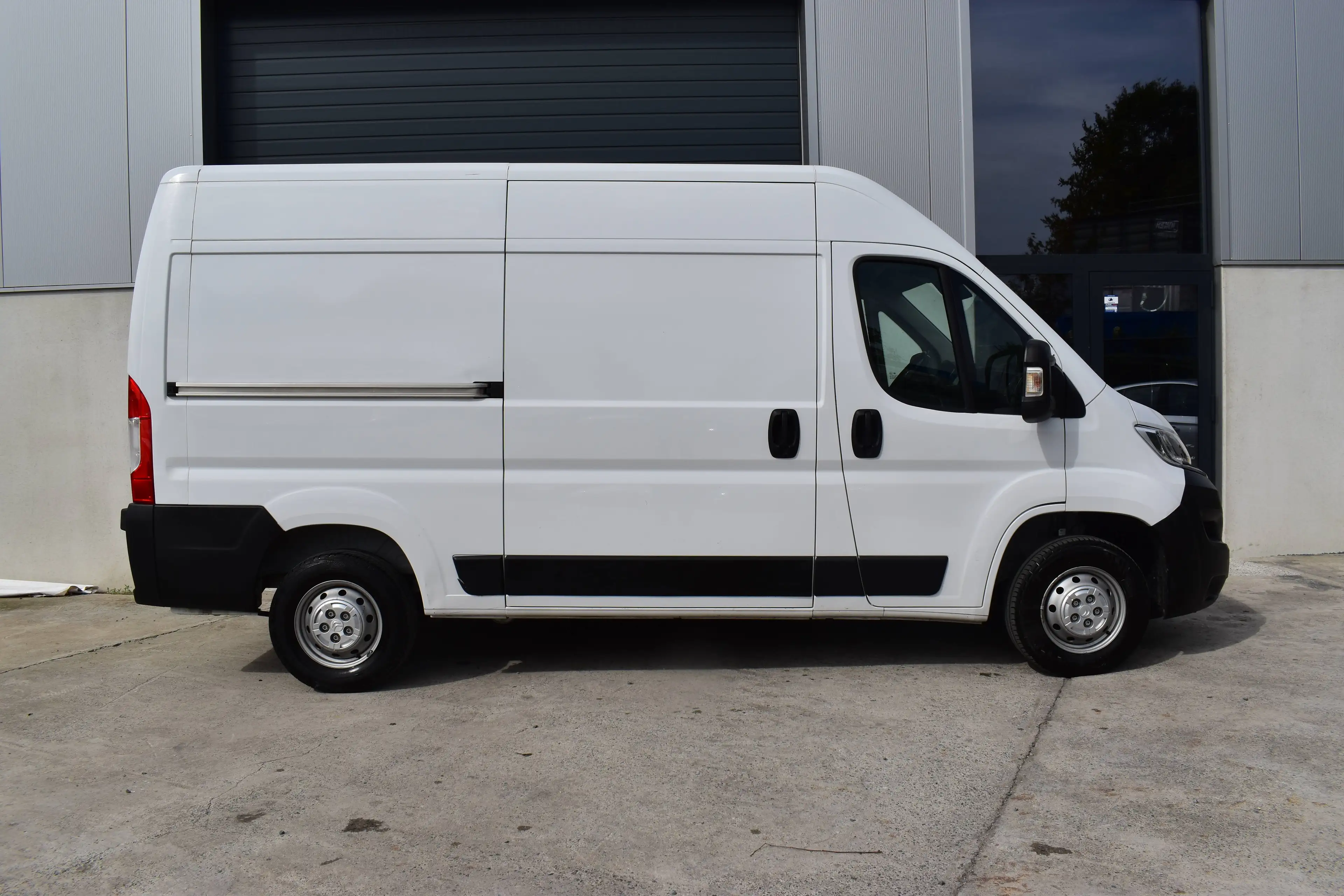 Citroen Jumper 2.2 BlueHDi 3300KG L2H2 S/S TVA * 2024 * 3 Places/Navi — photo 4