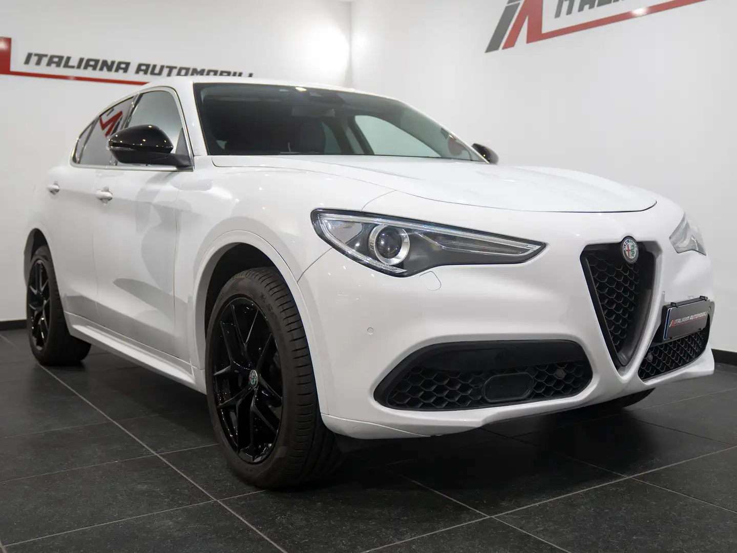 Alfa Romeo Stelvio Stelvio 2.0 t First Edition Q4 280cv auto Blanc - 1