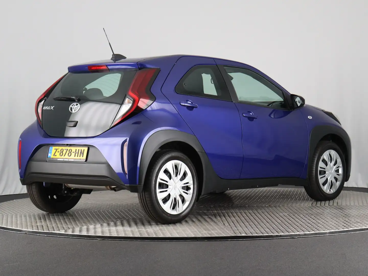 Toyota Aygo X 1.0 VVT-i S-CVT Play (NL-Auto / Camera / ACC / Car Blauw - 2