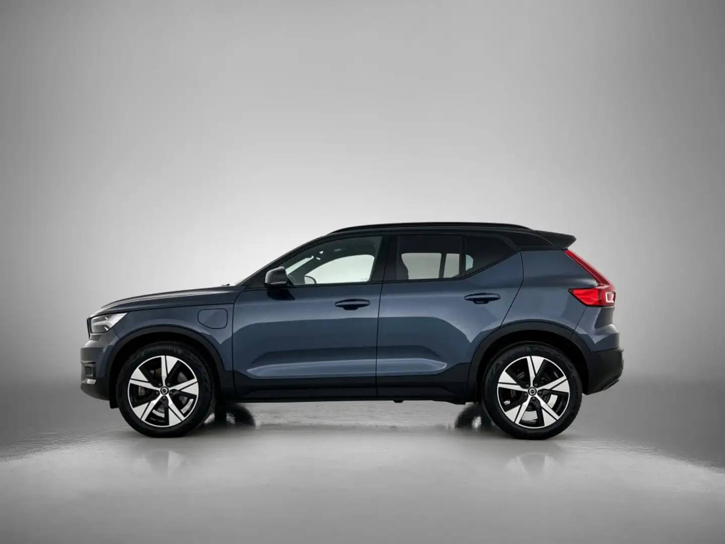 Volvo XC40 1.5 T4 Recharge R-Design Blu/Azzurro - 2