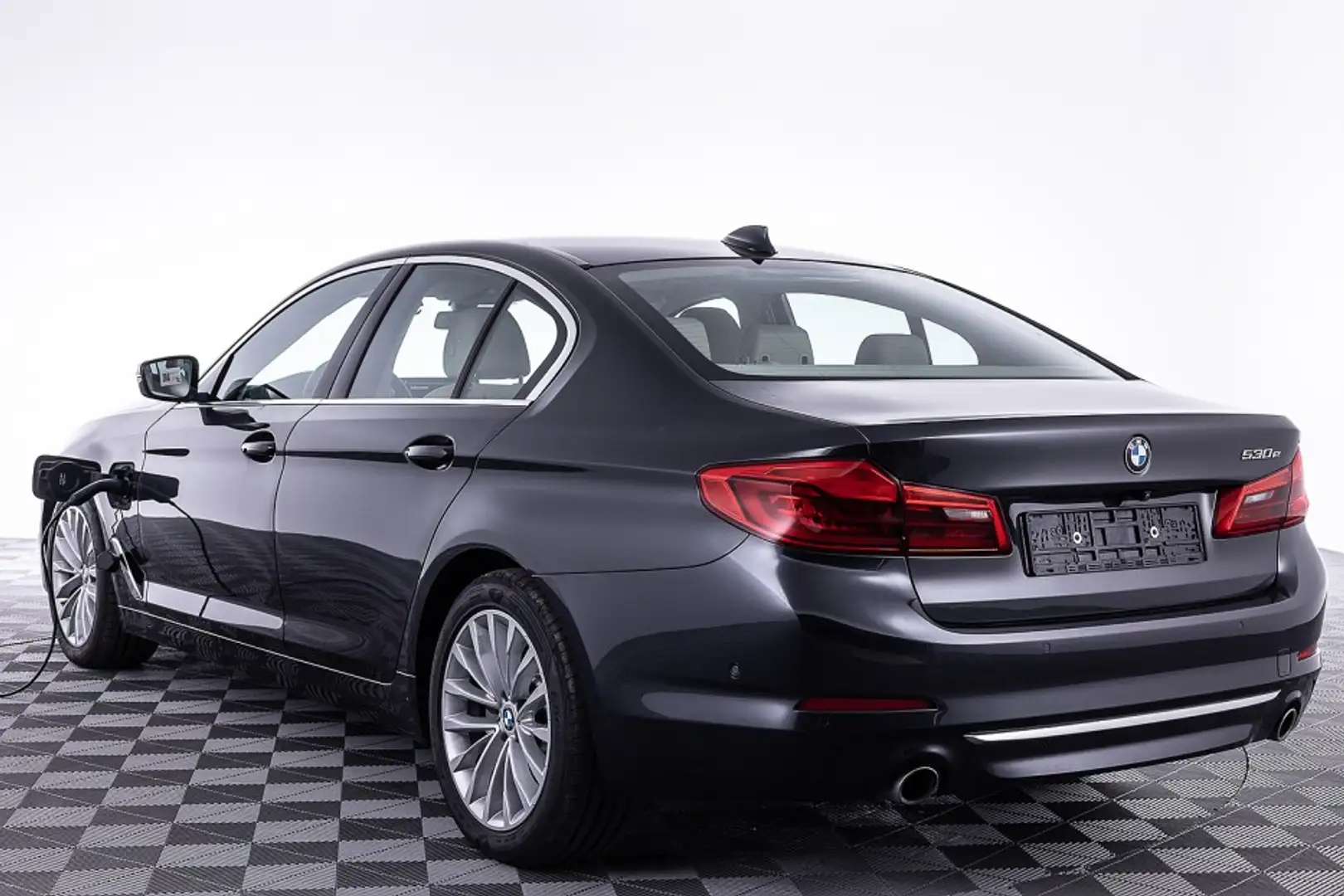 BMW 530 e Luxury Line iPerformance | LEDER | Full LED | NA Grijs - 2