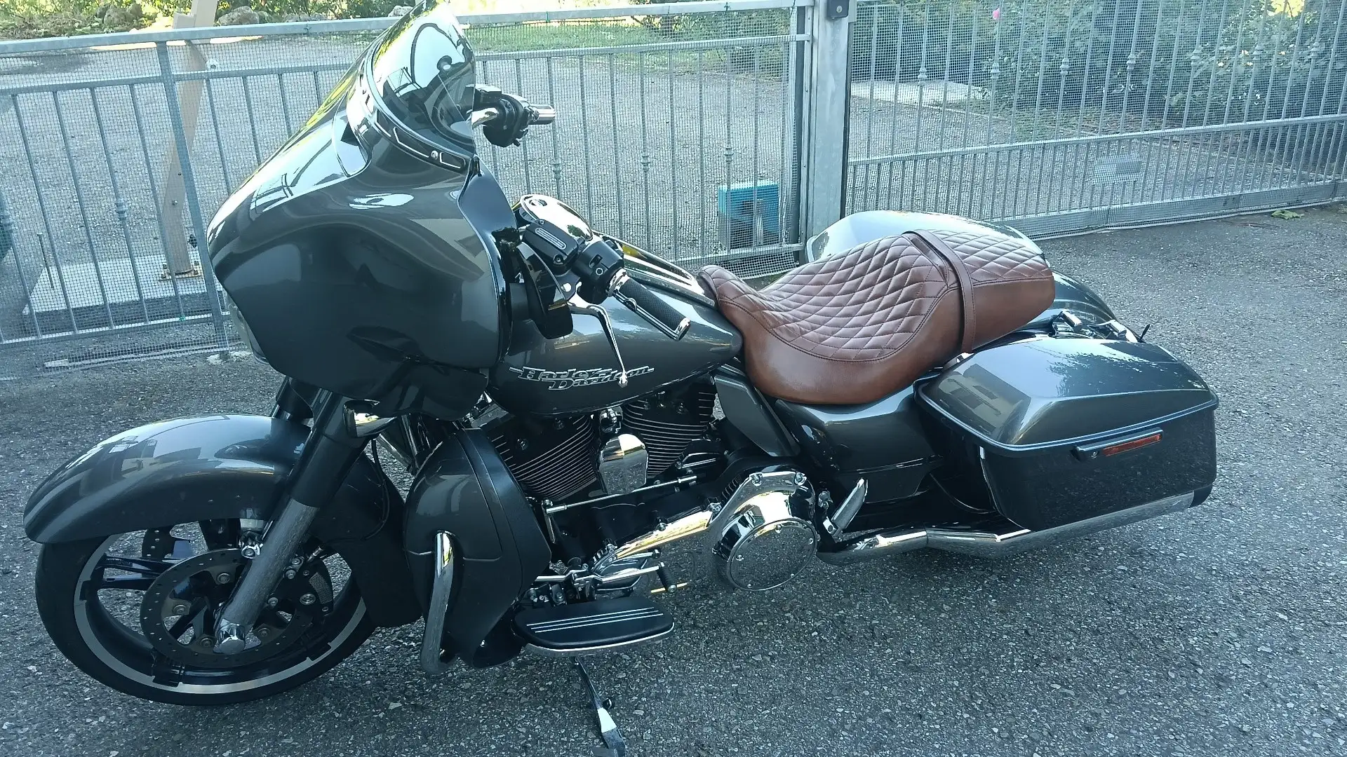 Harley-Davidson Street Glide Gris - 1