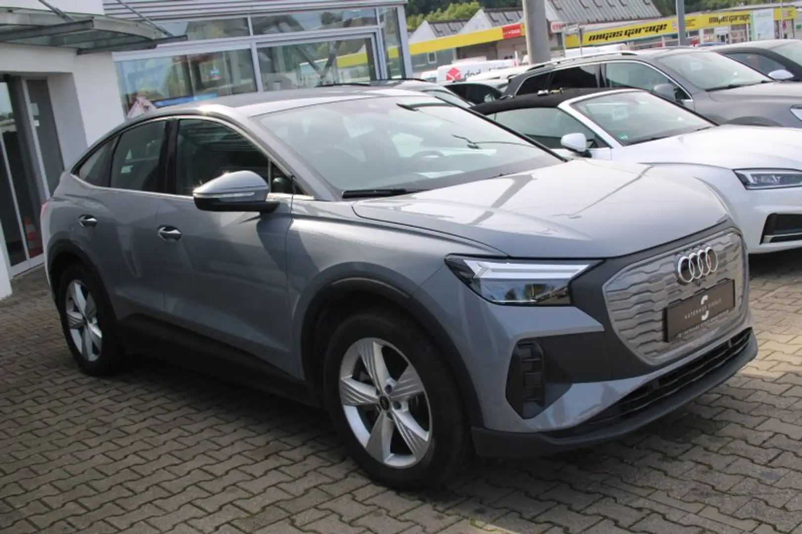 Audi Q4 40 e-tron Sportback LED Navi ACC Kamera Sitzhei Grau - 2