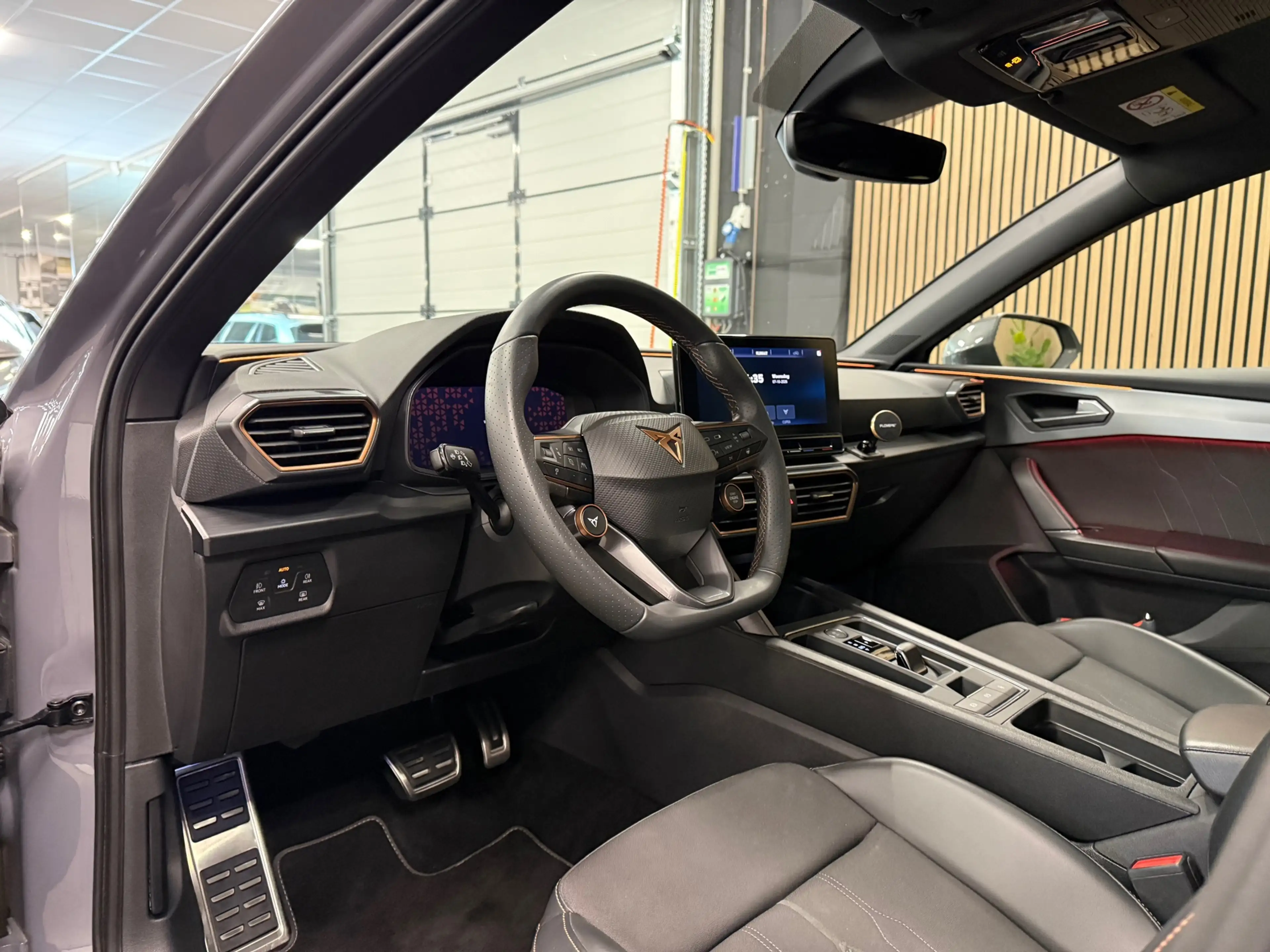 CUPRA Leon Sportstourer 1.4 e-Hybrid VZ Business * Panoramada — photo 13