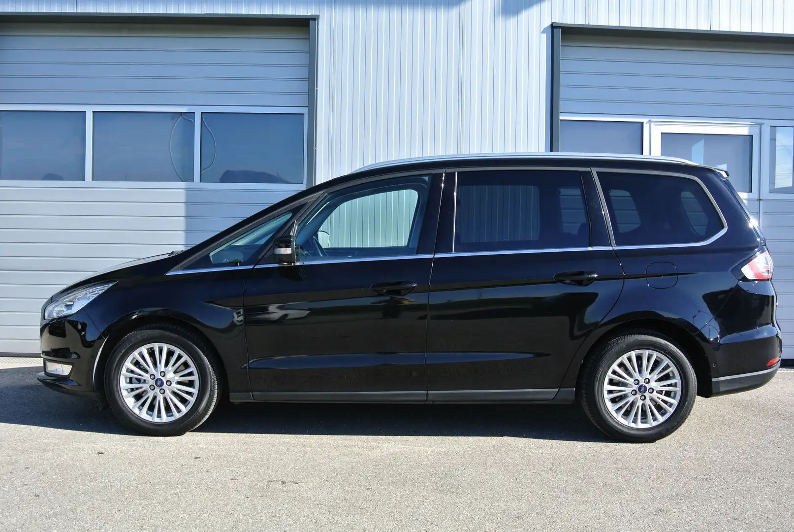 Ford Galaxy 2.0 EcoBlue Titanium AWD Aut.  ** 7-SITZE ** AHK * Negro - 2