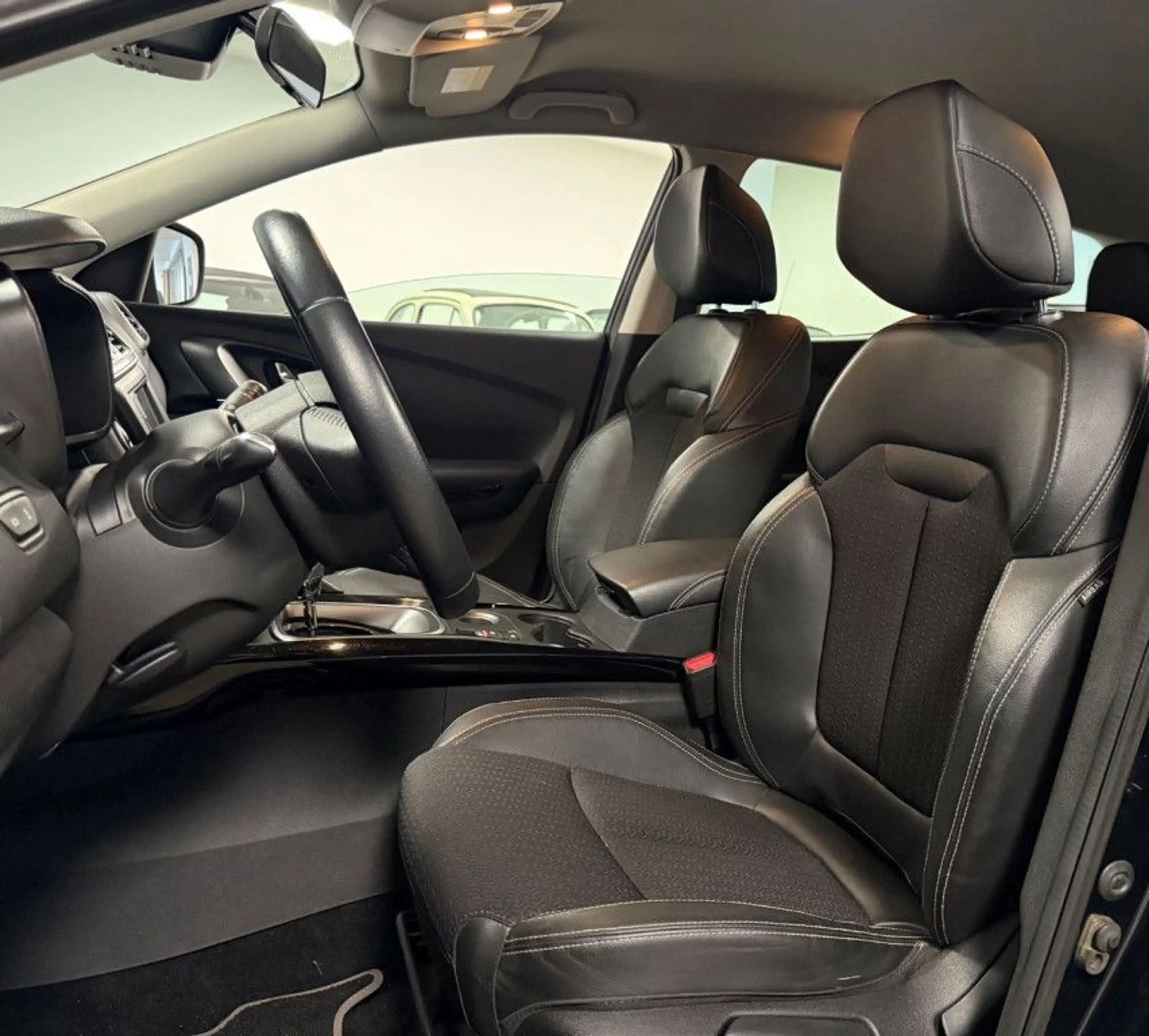 Renault Kadjar TCe EDC Limited Leder*NAVi*Tempomat*LED* — photo 4