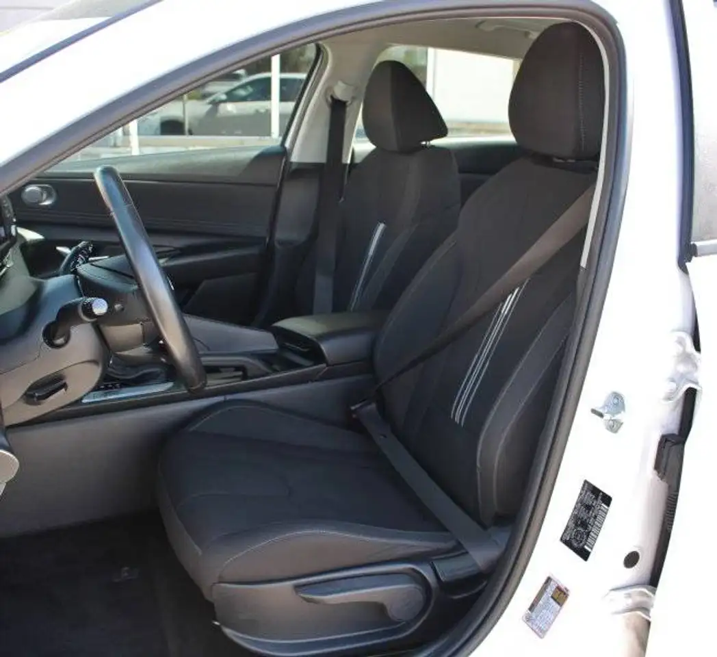 Hyundai ELANTRA снимка Hyundai ELANTRA