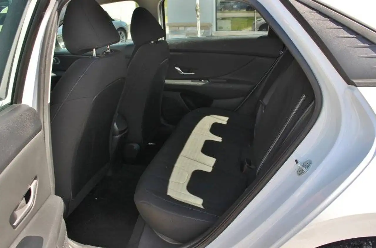 Hyundai ELANTRA снимка Hyundai ELANTRA