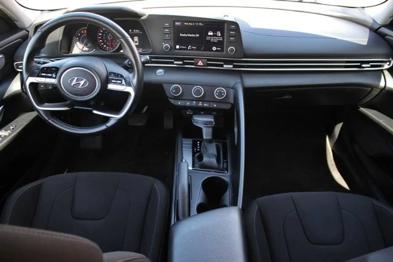 Hyundai ELANTRA снимка Hyundai ELANTRA