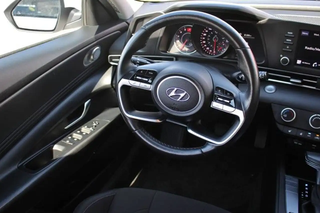 Hyundai ELANTRA снимка Hyundai ELANTRA