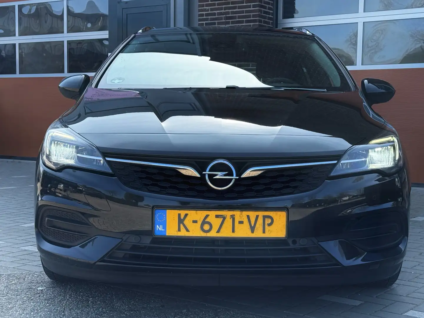 Opel Astra 1.2 Bns Elegance 2 jaar apk Zwart - 2