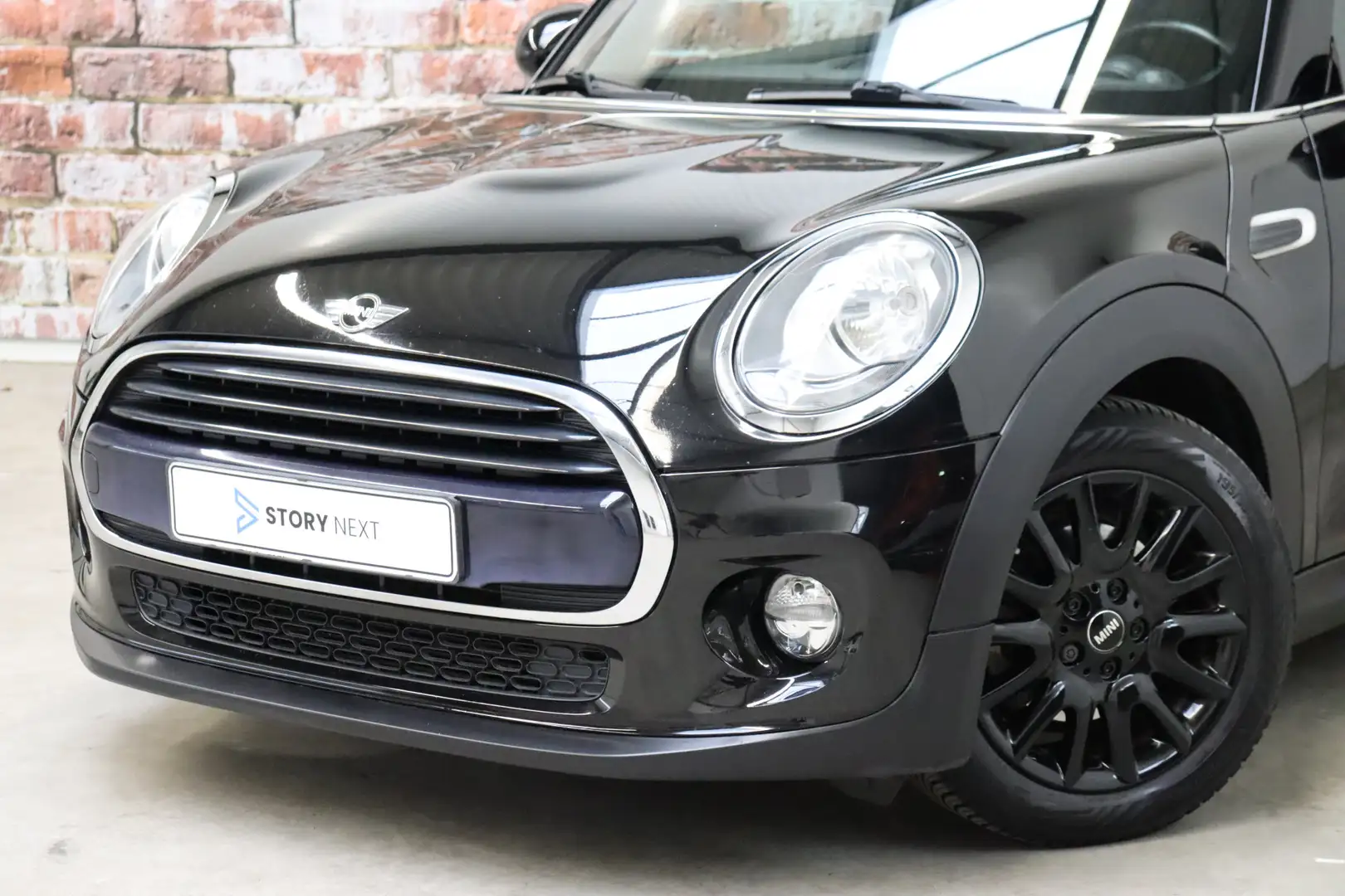 MINI Cooper Hatchback Business 3 deurs / Navigatie / Aircondit Noir - 2