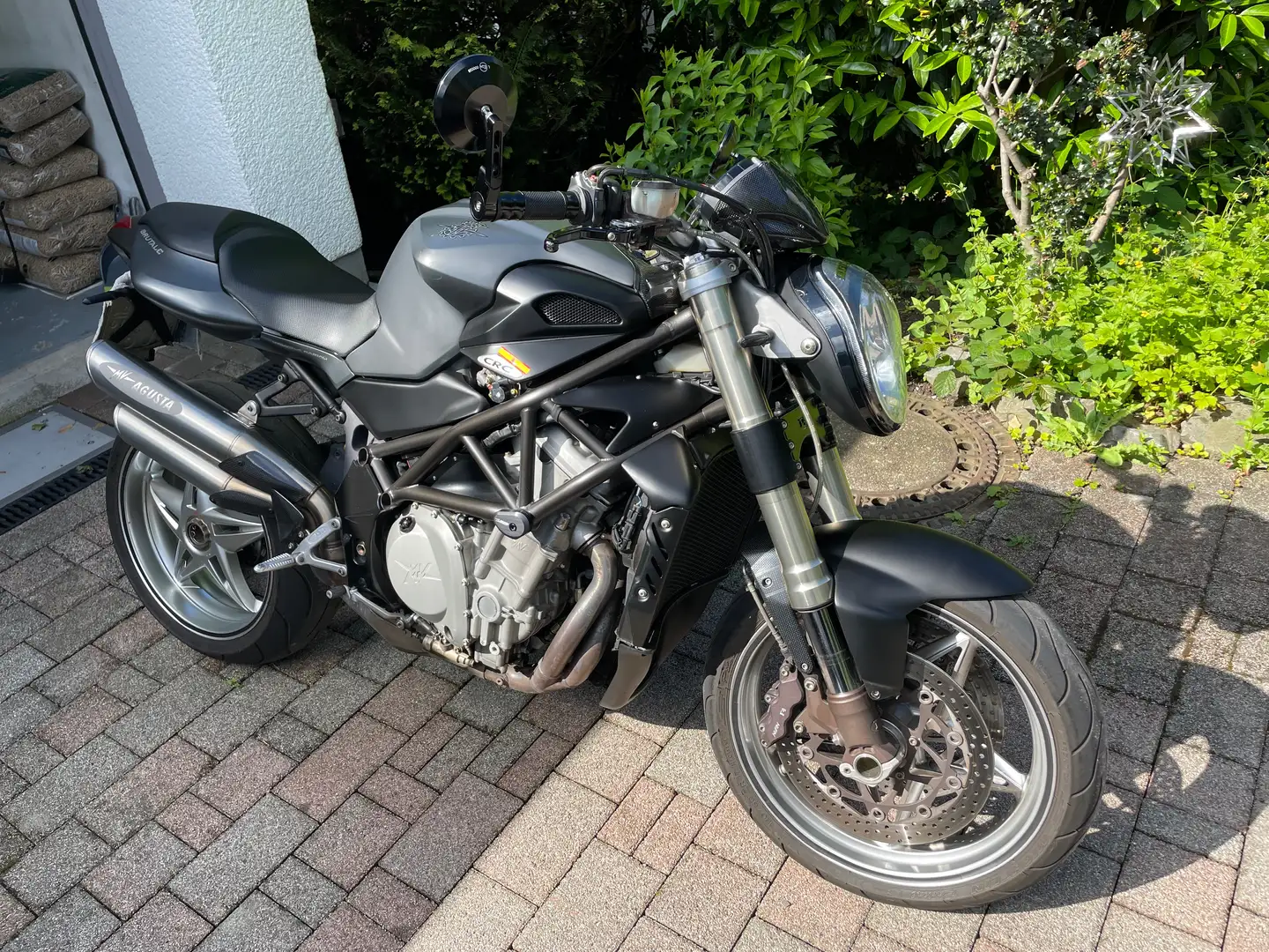 MV Agusta Brutale 750 Gris - 2