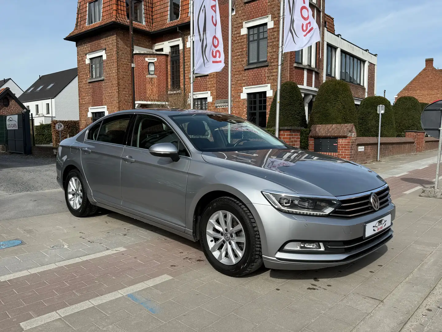 Volkswagen Passat 1.6 CR TDi Comfortline // NAVI // AIRCO // Grijs - 2
