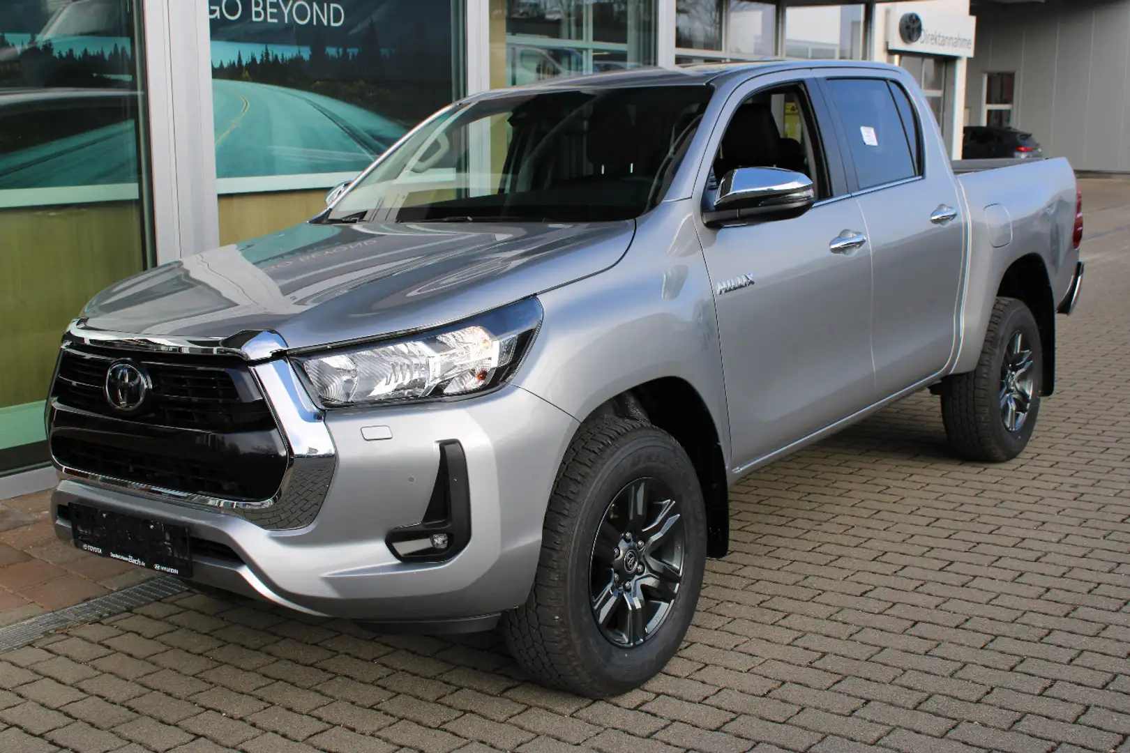Toyota Hilux 2.4 l Double Cab  AT 4X4 Comfort AHK Argintiu - 2