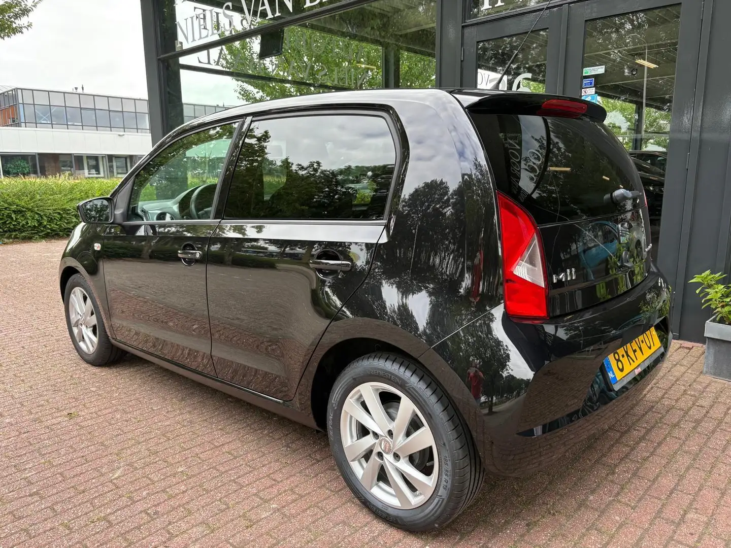 SEAT Mii 1.0 Style Sport 5Drs/Airco/LM-Velg/NAP/Dealer Auto Noir - 2