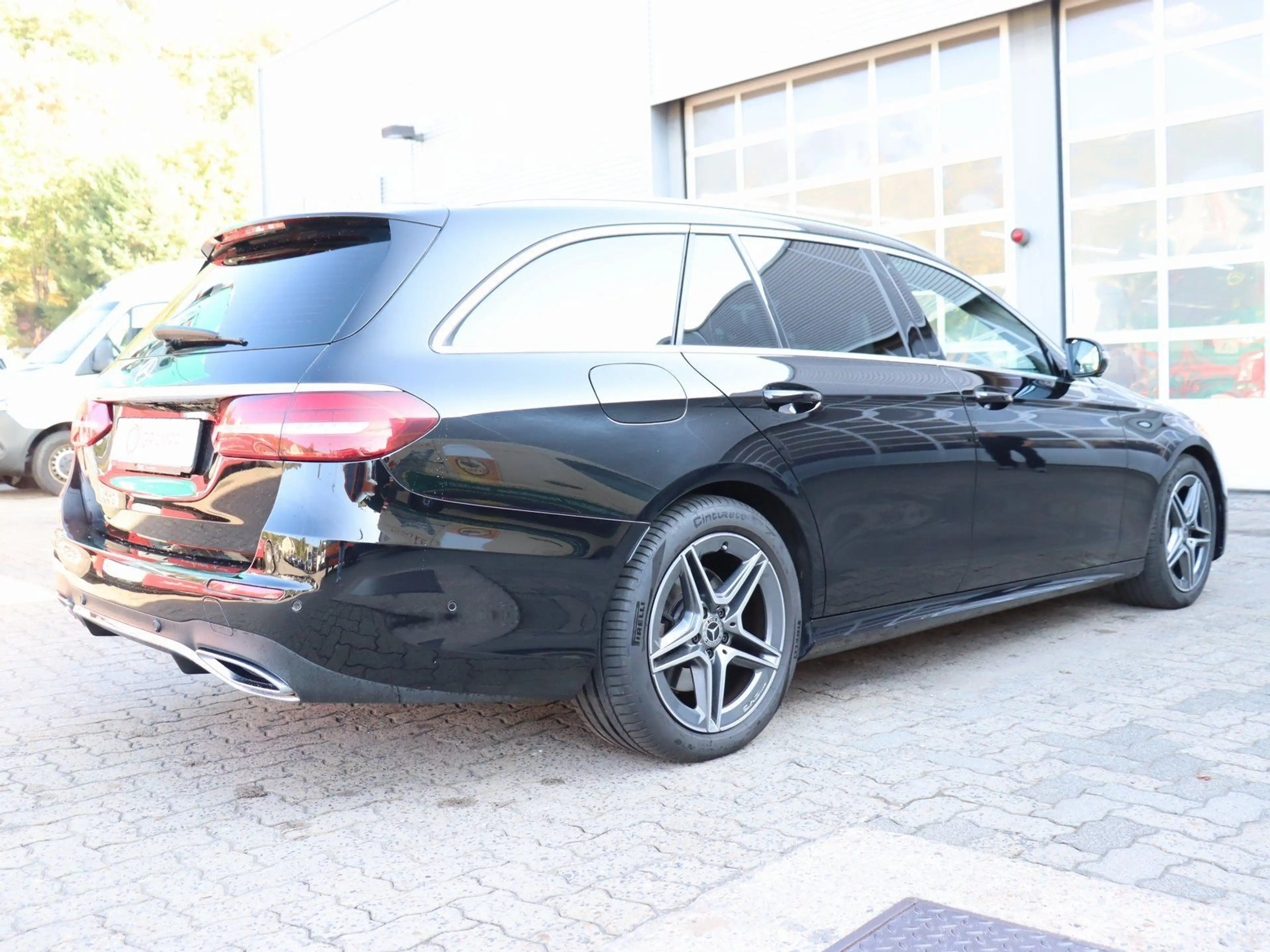 Mercedes-Benz E 400 T d AMG Line 4M Distronic / 360° / GSD... — photo 3