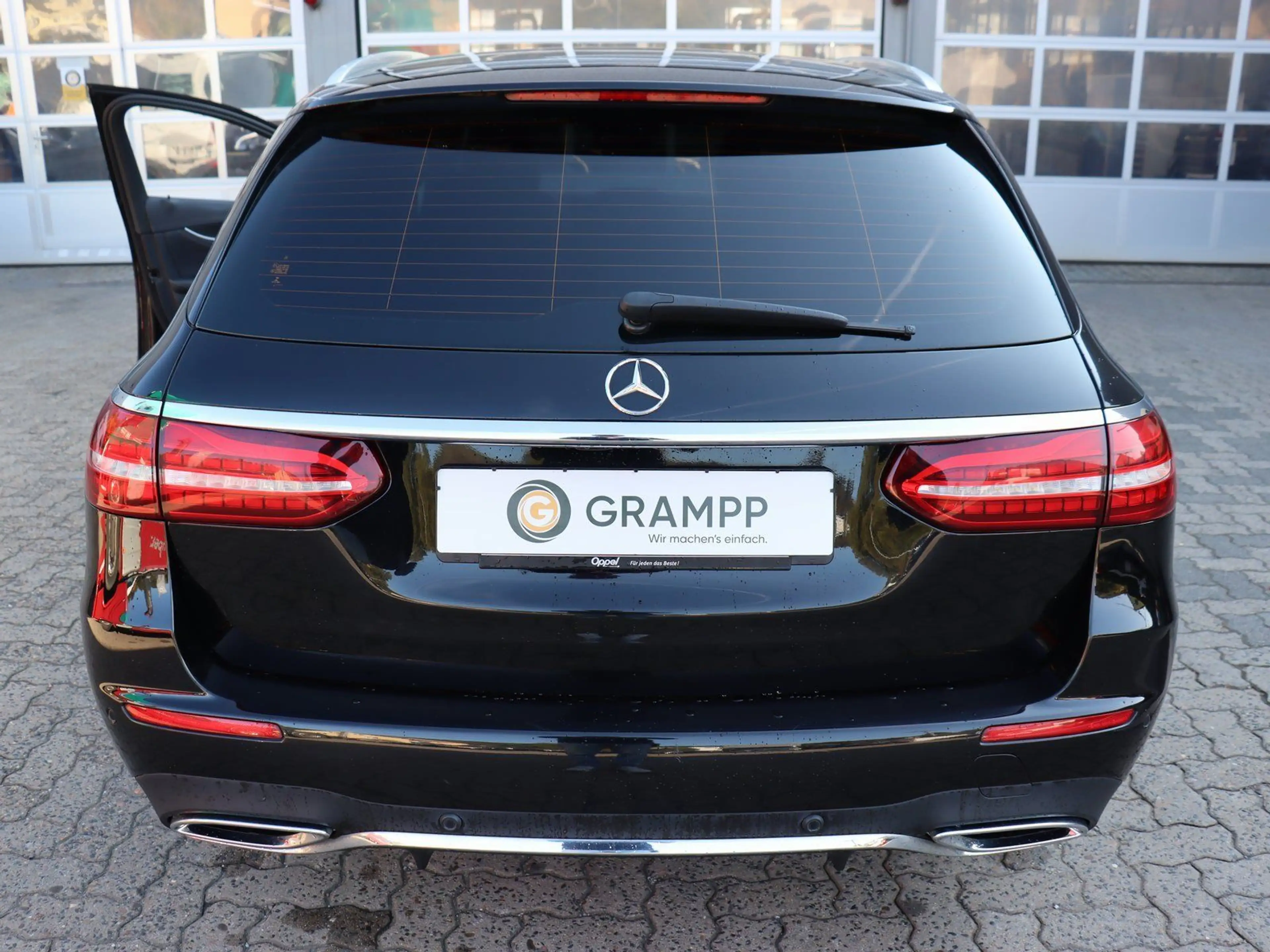 Mercedes-Benz E 400 T d AMG Line 4M Distronic / 360° / GSD... — photo 4