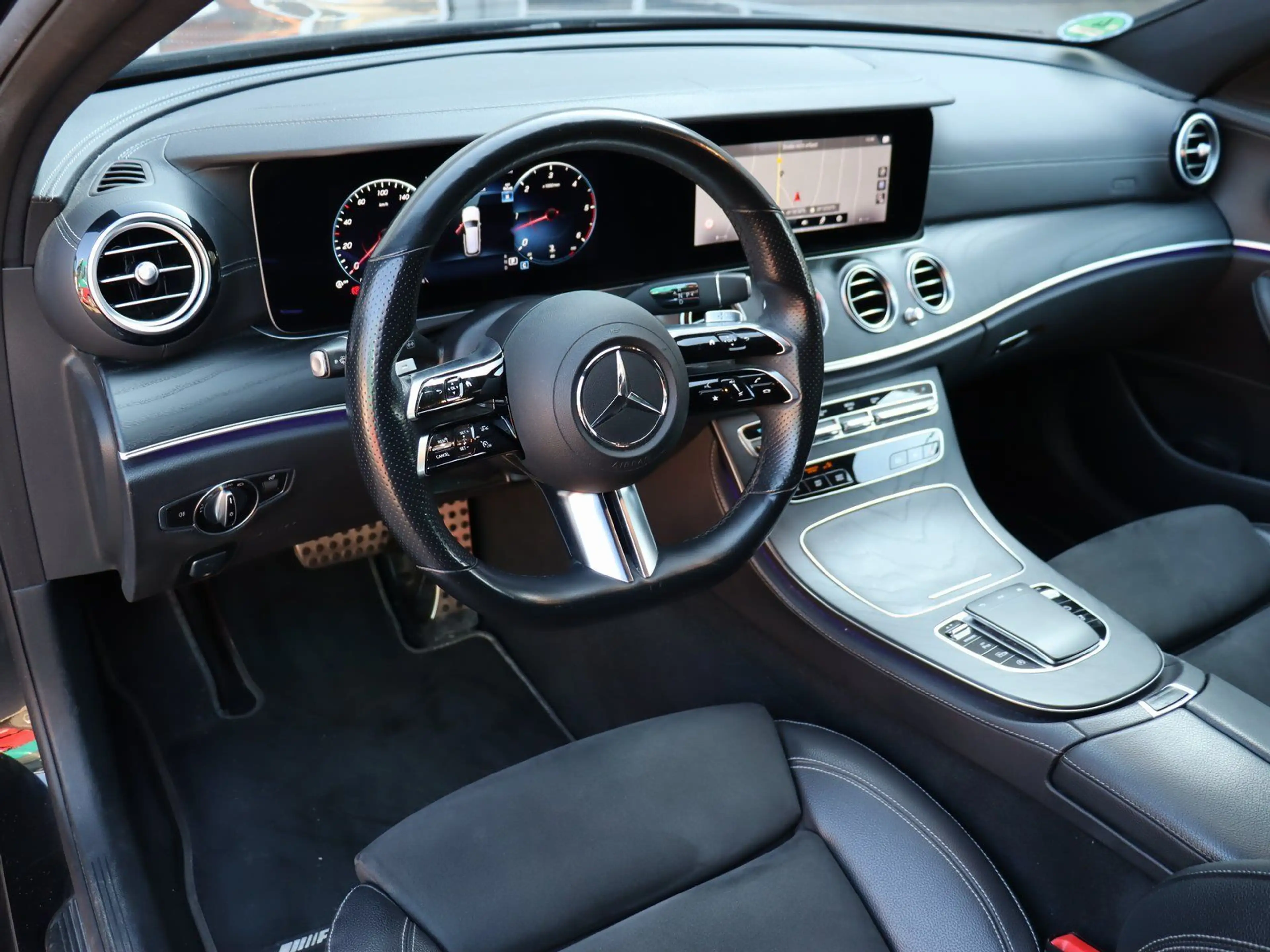 Mercedes-Benz E 400 T d AMG Line 4M Distronic / 360° / GSD... — photo 8