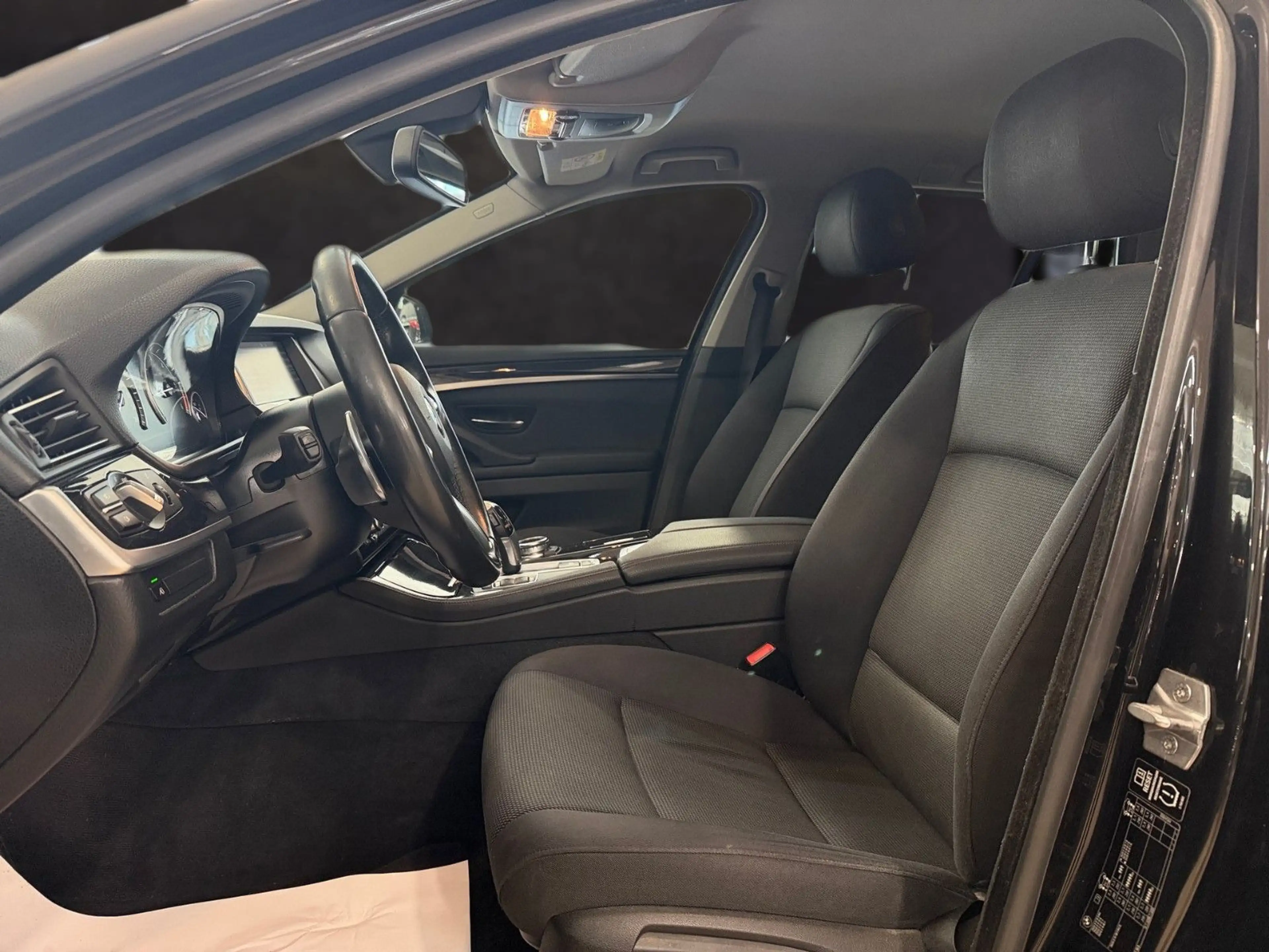BMW 520 d Touring*M-Sport Lenkr.*M-Technic*Navi prof. — photo 8