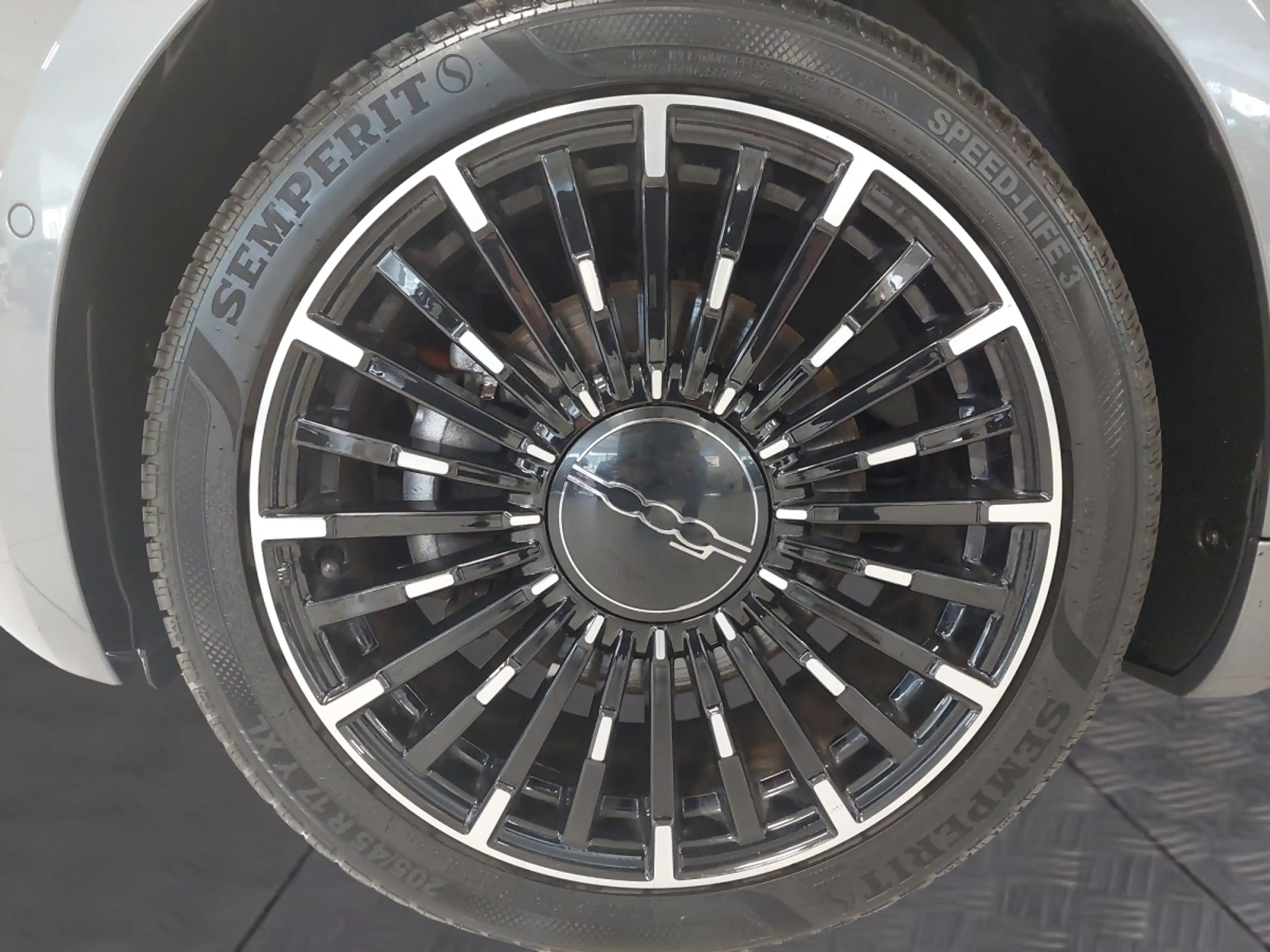 Fiat 500e La Prima 42kWh — photo 13