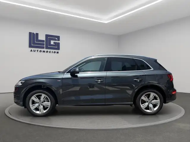 Audi Q5 view 9