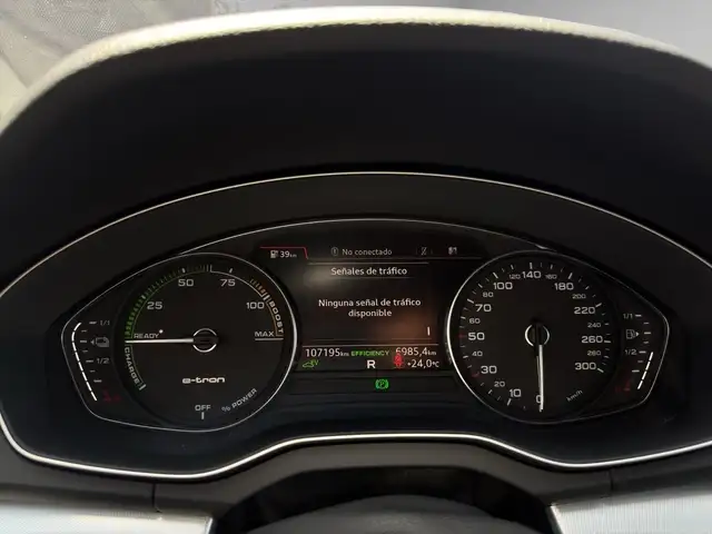 Audi Q5 view 12