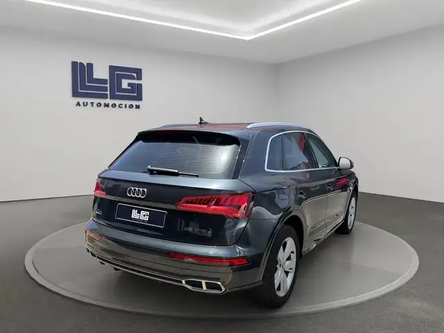 Audi Q5 view 6