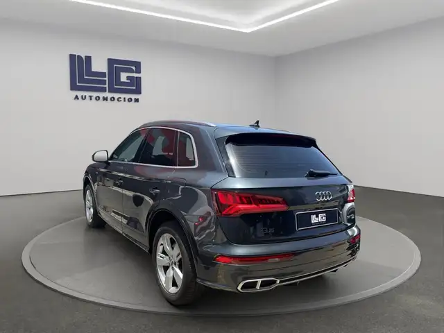 Audi Q5 view 4