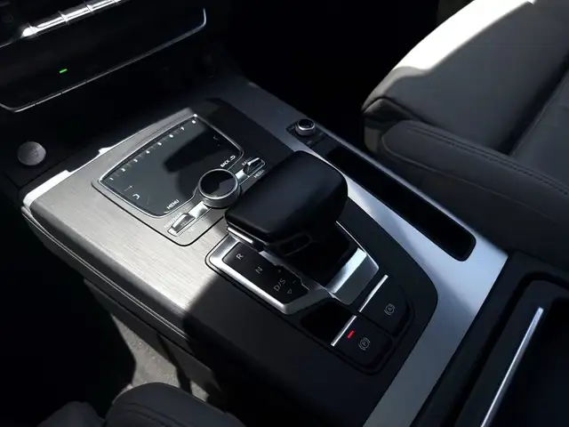 Audi Q5 view 11
