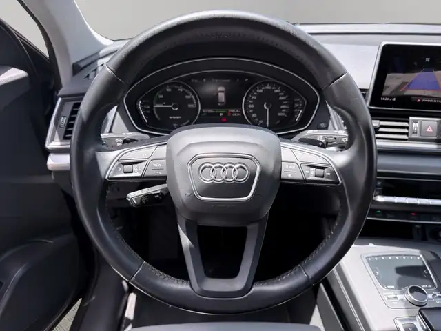 Audi Q5 view 14