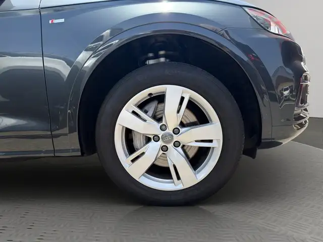 Audi Q5 view 8