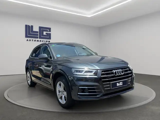 Audi Q5 view 3