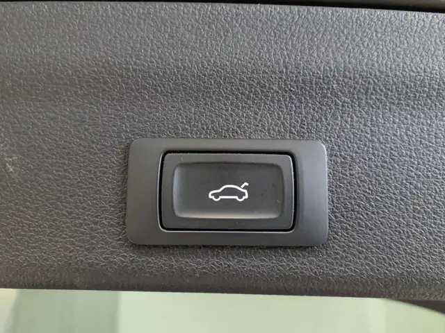 Audi A6 view 11