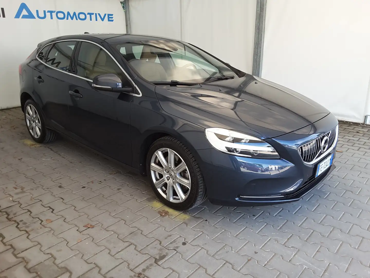 Volvo V40 D2 Geartronic Inscription Blue - 2