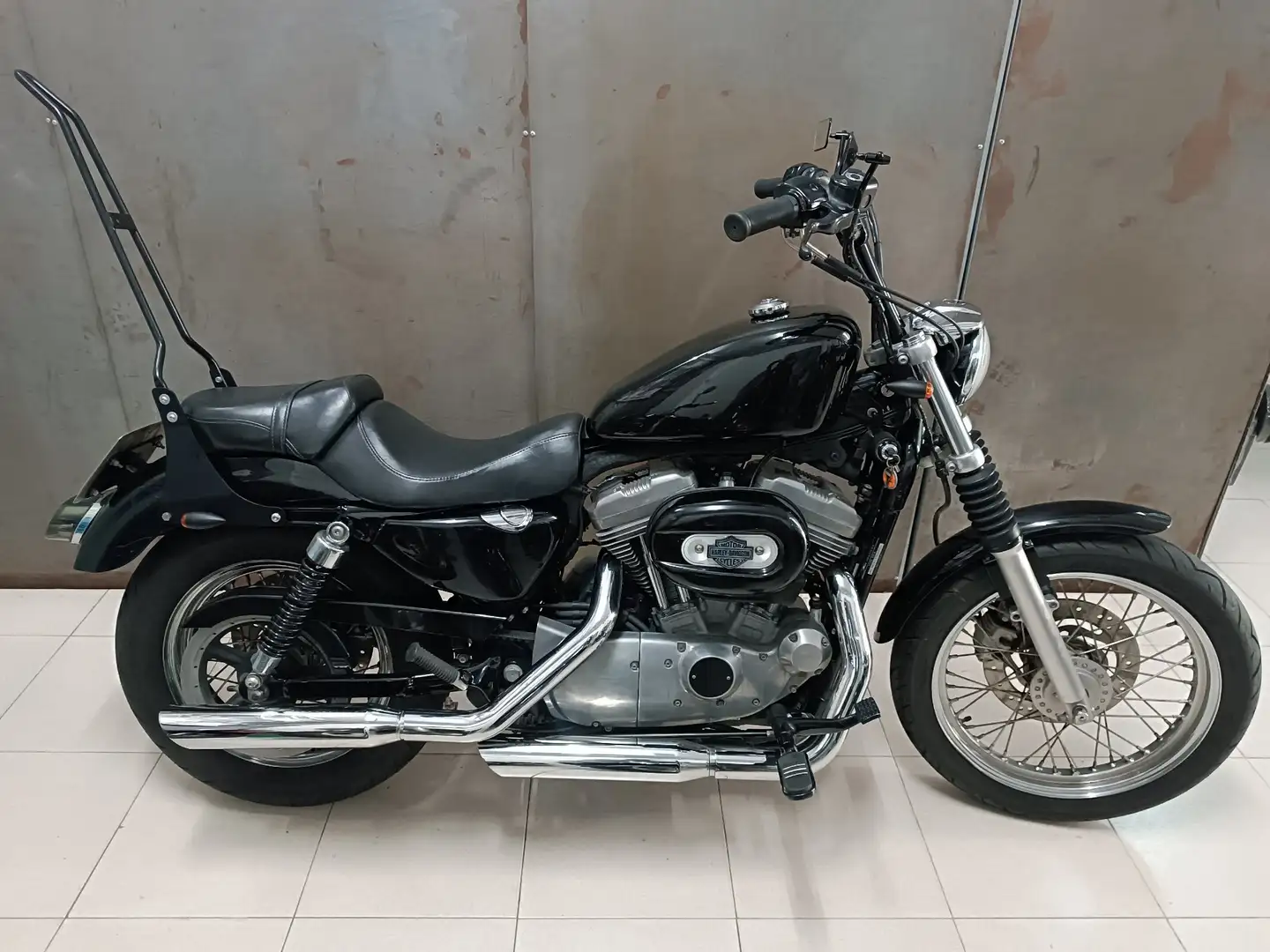 Harley-Davidson Sportster 883 crna - 1