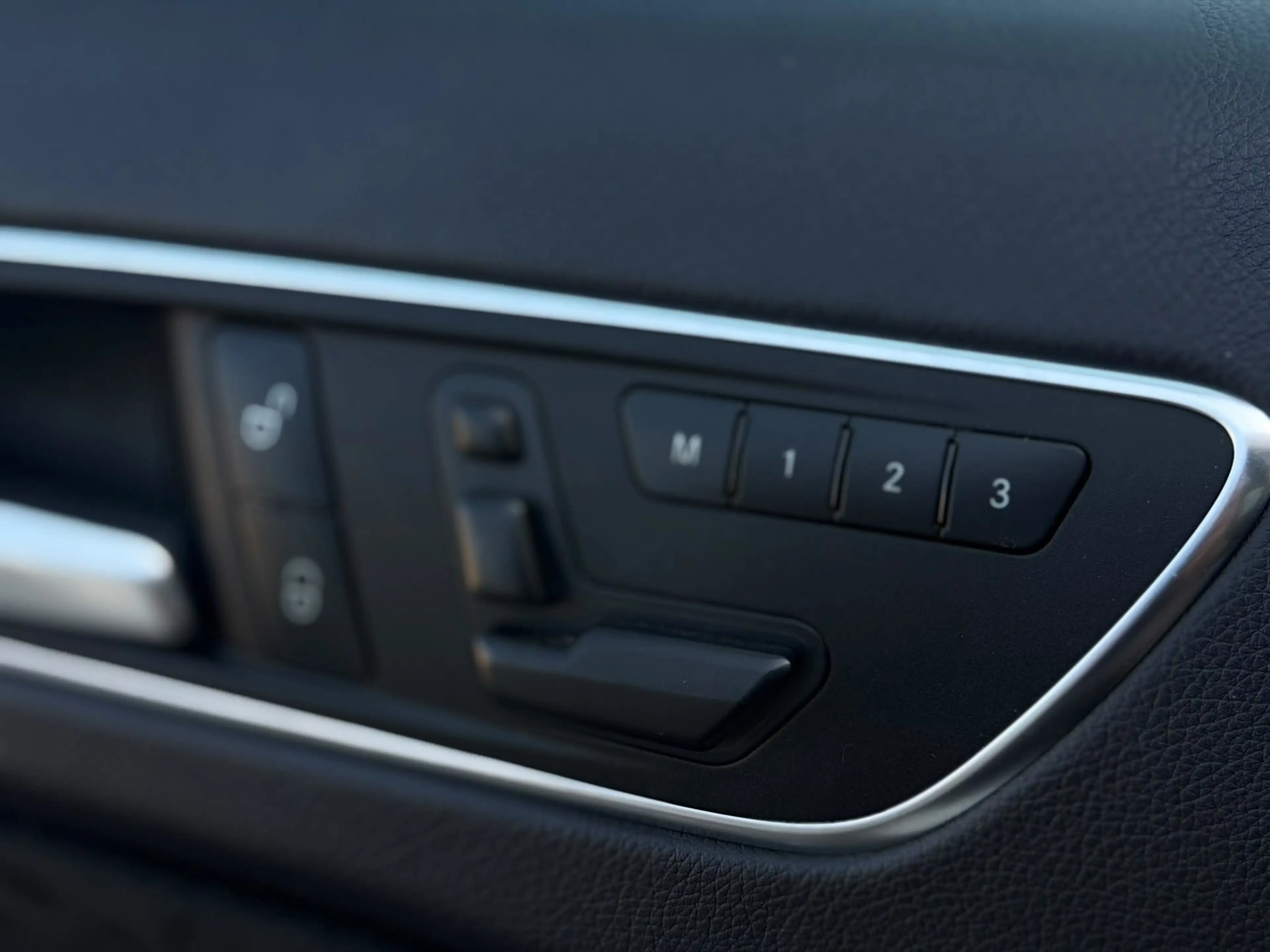 Mercedes-Benz A 250 4MATIC AMG | 210PK | PANO | MEM SEATS | STOELVERW — photo 5