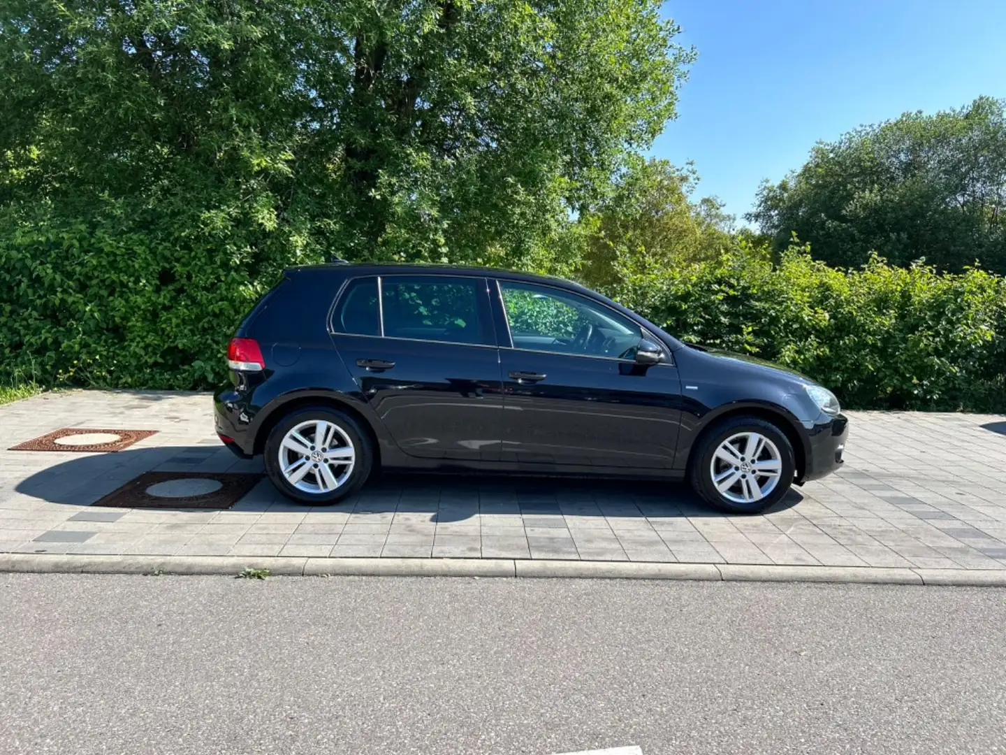 Volkswagen Golf VI Match**GEPFLEGT*TÜV-NEU** Schwarz - 2