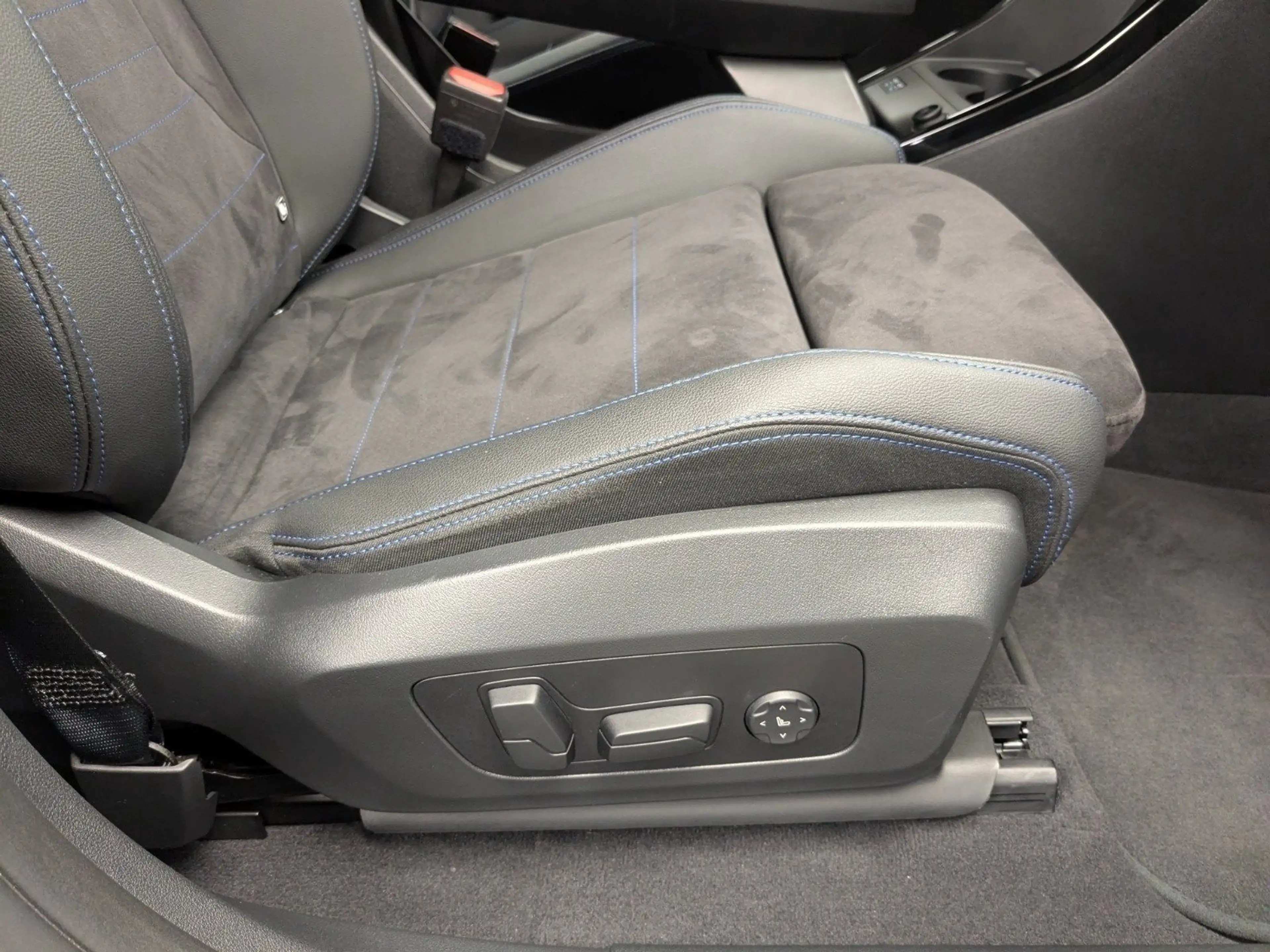 BMW 225 e xDrive Active Tourer M Sport AHK RFK SHZ HiFi LE — photo 11