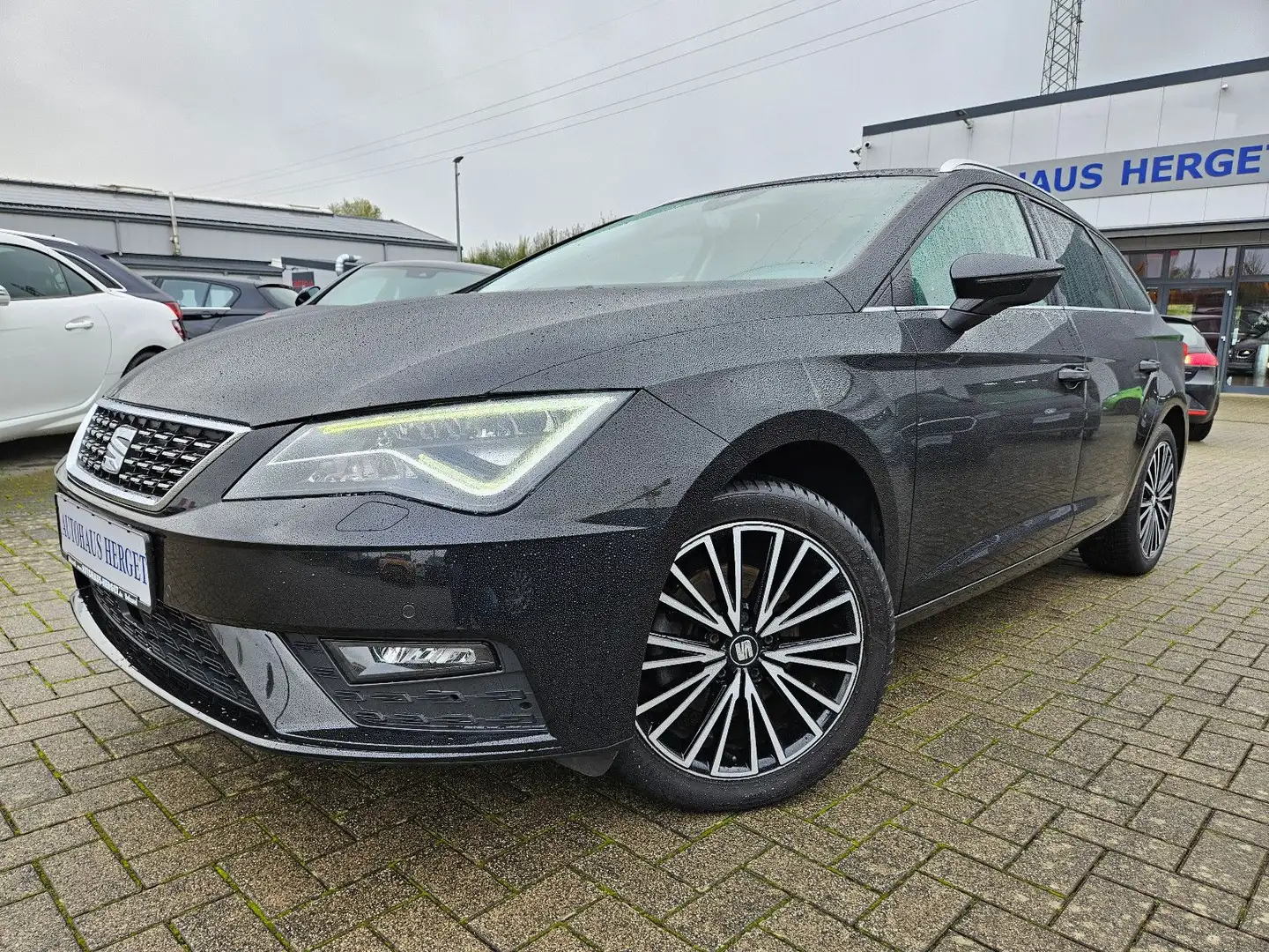 SEAT Leon ST 1.4 TSI Xcellence Schwarz - 1