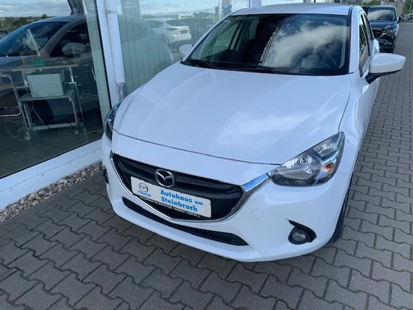 Mazda 2 2 SKYACTIV-G 75 Exclusive-Line-EXCLUSIVE TOU-P Weiß - 1