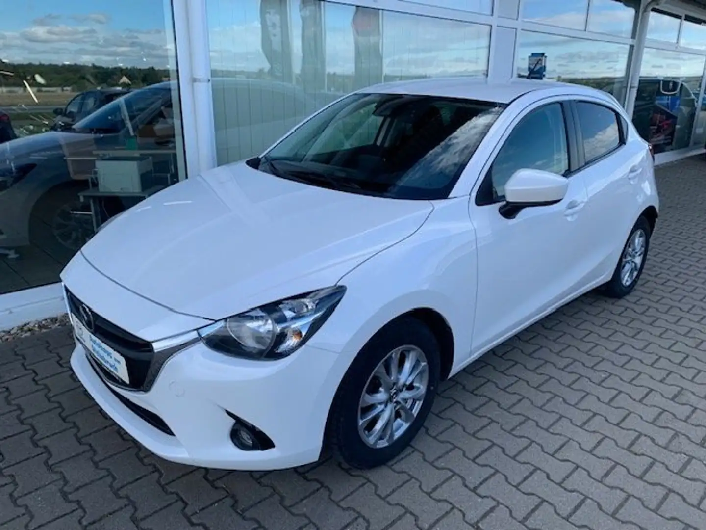 Mazda 2 2 SKYACTIV-G 75 Exclusive-Line-EXCLUSIVE TOU-P Weiß - 2