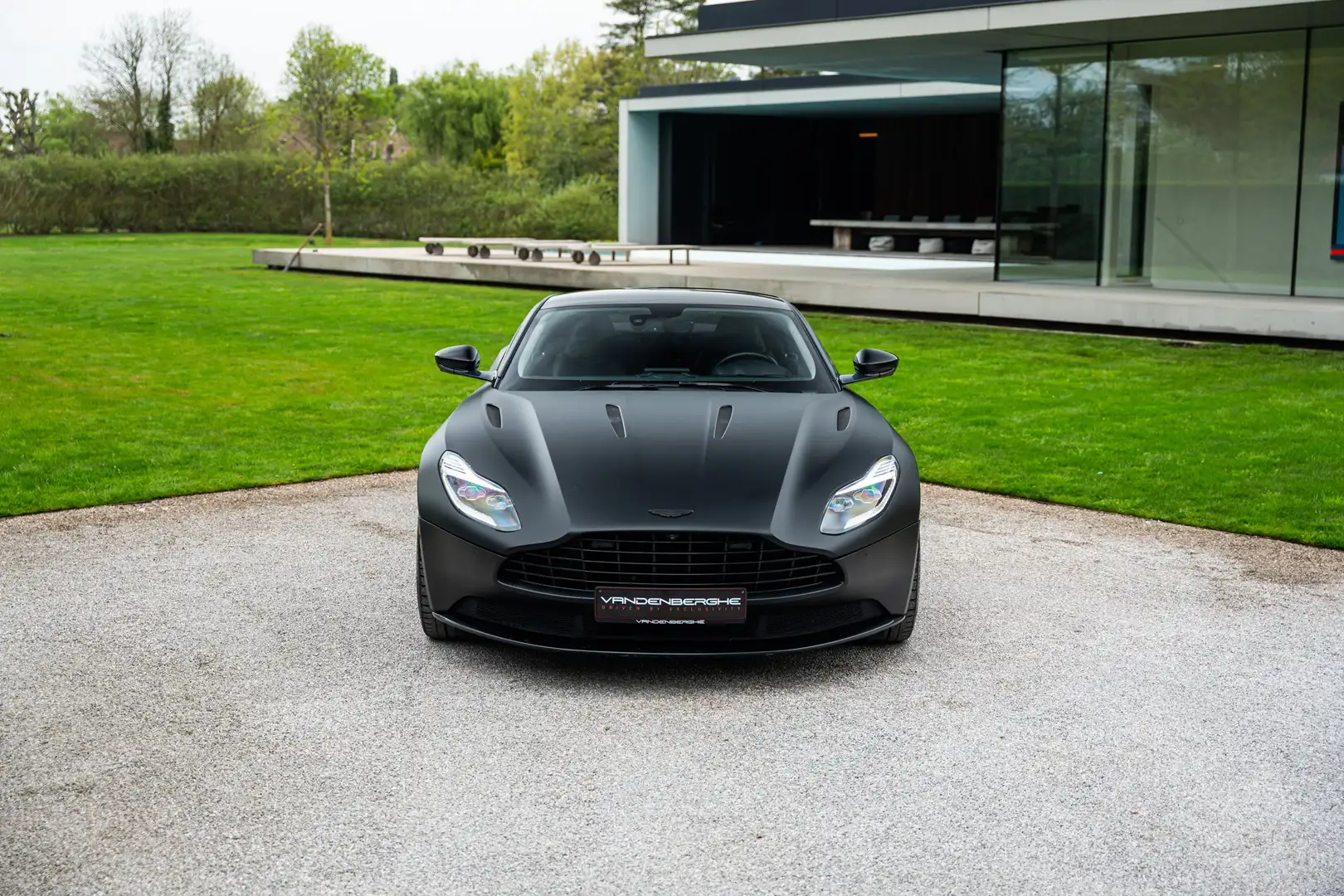 Aston Martin DB11 5.2 V12 COUPE/CAMERA/LEATHER/FULL SERV. HISTORY Black - 2
