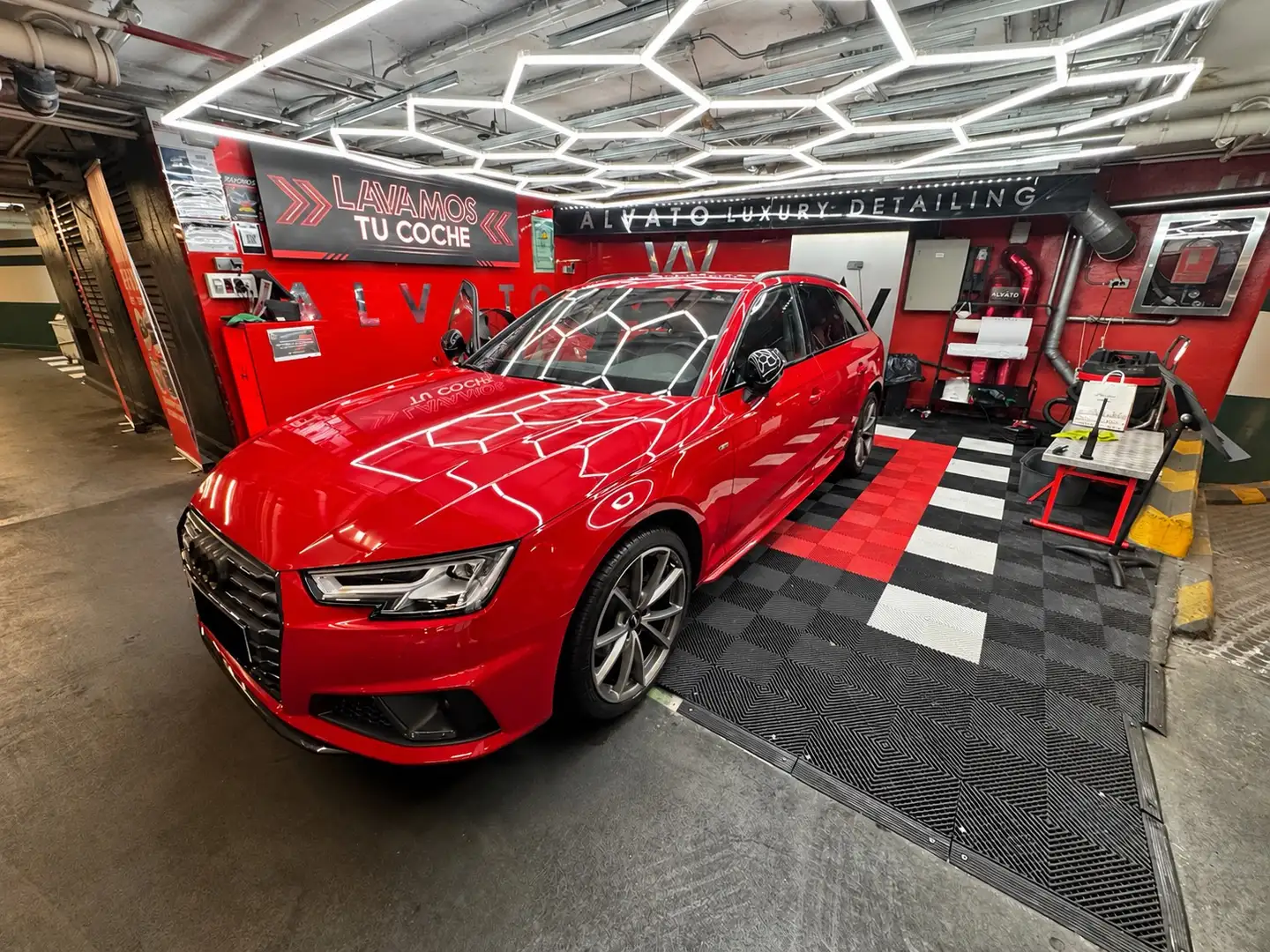 Audi A4 Avant 35 TDI Black line S tronic 110kW - 1