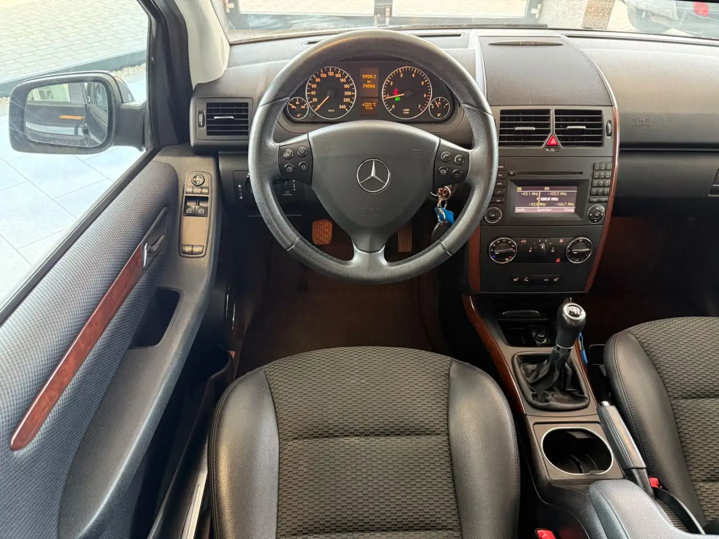 Mercedes-Benz A 180 Klimaanlage Sitzheizung TÜV 05/2027 Schwarz - 2