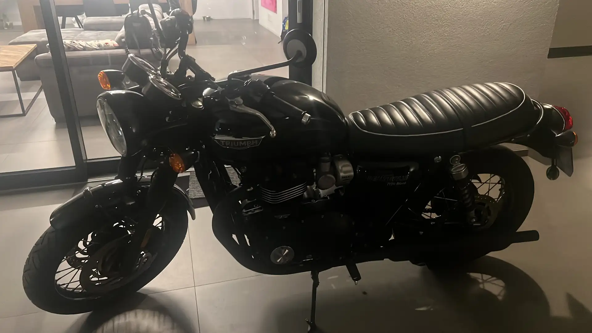 Triumph Bonneville T120 TOTAL BLACK - 2