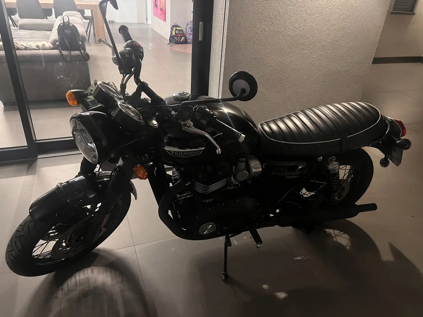 Triumph Bonneville T120 TOTAL BLACK - 1
